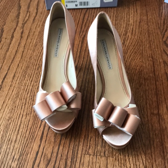 Vera Wang Lavender Heels - Picture 1 of 14